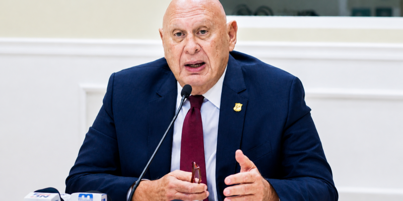 Comisión Bicameral continúa consultas y recibe propuestas de Magín Díaz y del sector industrial