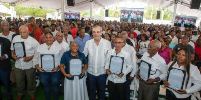 Presidente Abinader beneficia a 1,099 familias con entrega de títulos de propiedad en Villa Linda, Palmarejo y Pantoja