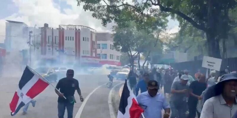 ANPA denuncia que Policía dispersó su marcha pacífica con bombas lacrimógenas