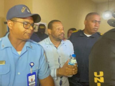 Bajo fuerte seguridad trasladan audiencia de Lora Cruceta y su esposa por desfalco en Oncológico
