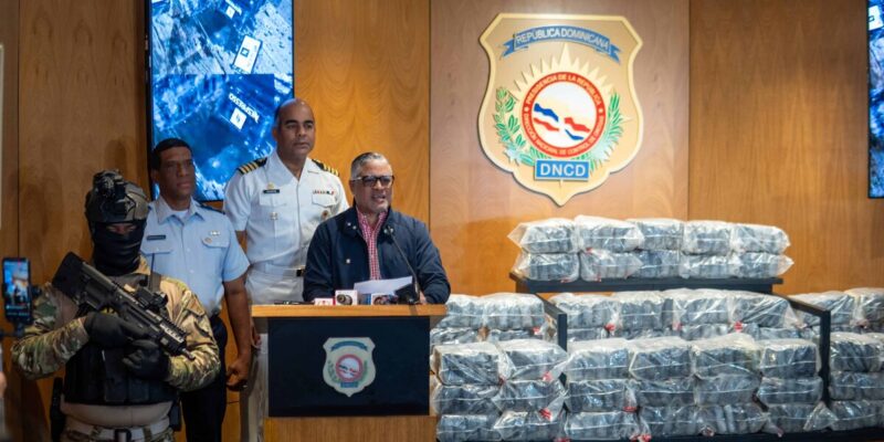 DNCD incauta 30 paquetes de cocaína en Peravia y mantiene amplia operación de rastreo