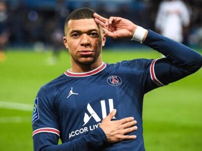 Mbappé responde a Messi con un doblete en Filadelfia y se acerca al récord de Klose