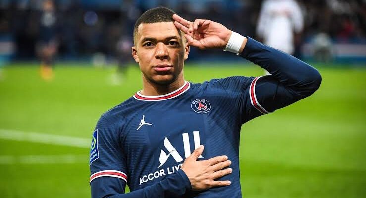 Mbappé responde a Messi con un doblete en Filadelfia y se acerca al récord de Klose