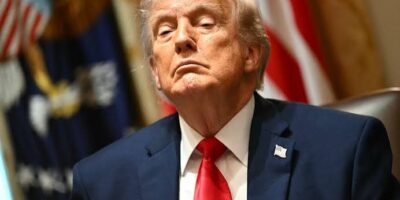 Trump propone incremento de 570 dólares en las tarifas para obtener la ciudadanía estadounidense