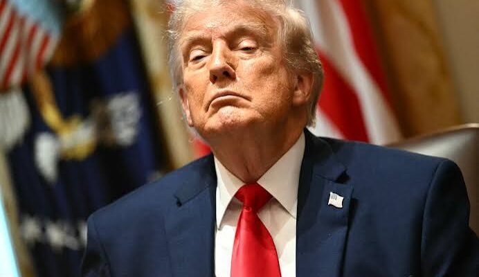 Trump propone incremento de 570 dólares en las tarifas para obtener la ciudadanía estadounidense