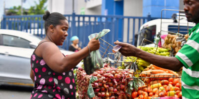 Mercados del Gran Santo Domingo lucen vacíos entre quejas por altos precios y bajas ventas