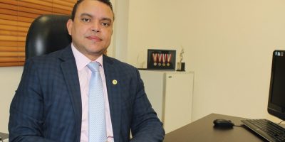 Julio Landrón propone revisar artículos del Código Penal sobre la práctica médica