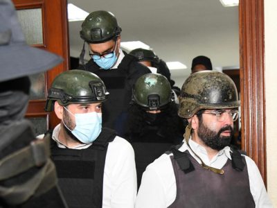Aplazan revisión de medidas de coerción en caso SeNaSa; imputados salen sonrientes del tribunal