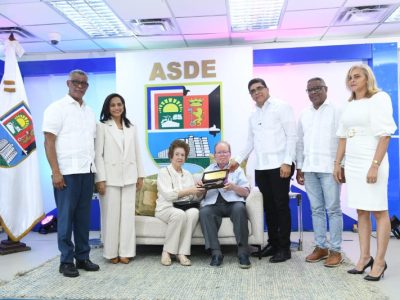 Entregan las llaves de Santo Domingo Este a Don Pepín Corripio