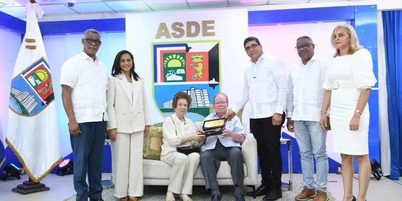 Entregan las llaves de Santo Domingo Este a Don Pepín Corripio