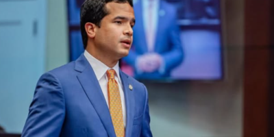 Omar Fernández afirma que toda disposición que afecte la libertad de expresión debe ser modificada