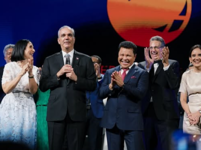 Abinader dice que ora todos los días y que solo junto a Dios se resisten los tiempos difíciles