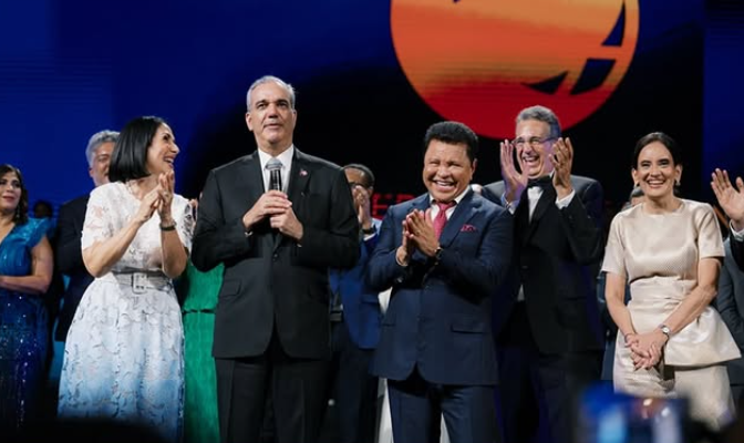 Abinader dice que ora todos los días y que solo junto a Dios se resisten los tiempos difíciles