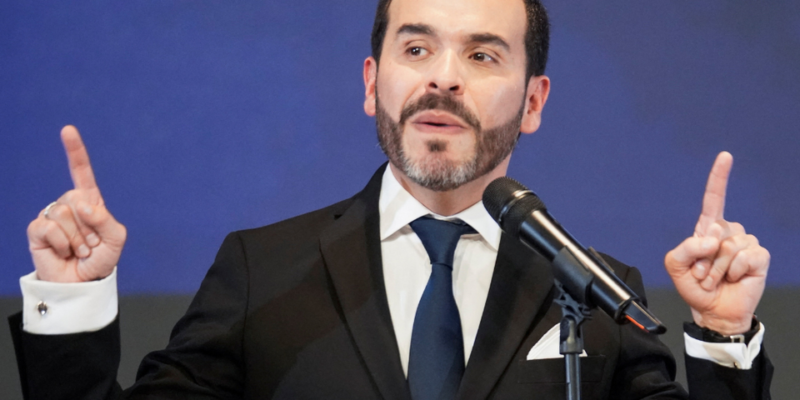 Presentan denuncia penal contra presidente electo de Colombia por presunto hostigamiento