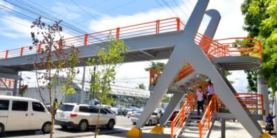 Rehabilitan puente peatonal en la avenida Ortega y Gasset tras 22 años fuera de servicio