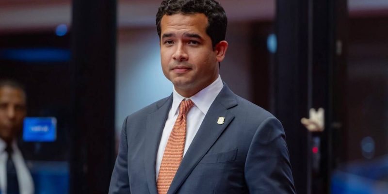 Senado rechaza propuestas de Omar Fernández para ampliar protección a la libertad de expresión en el Código Penal