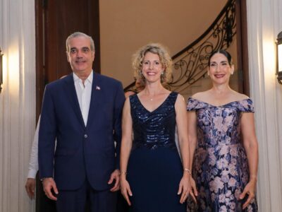 Abinader fortalece relaciones con Francia durante celebración oficial del Día Nacional francés