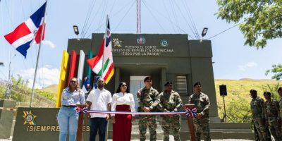 Ejército entrega remozados los puestos fronterizos Los Cacaos y El Corte en Elías Piña