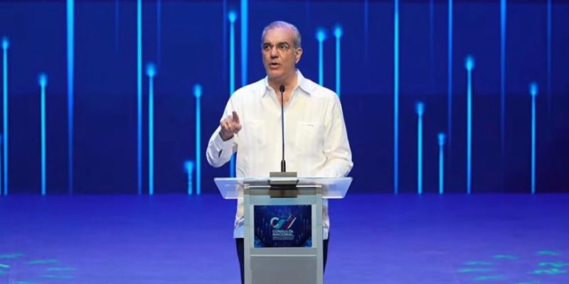 Abinader afirma que la transformación educativa será una política de Estado para preparar al país ante la cuarta revolución industrial