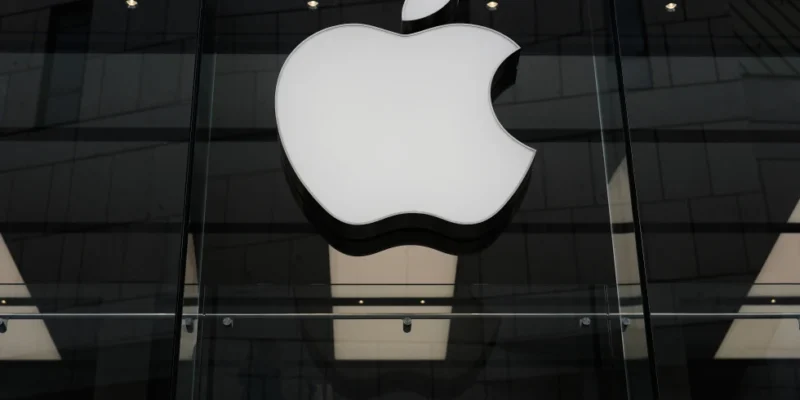 Apple demanda a OpenAI por presunto robo de secretos comerciales en disputa por la inteligencia artificial
