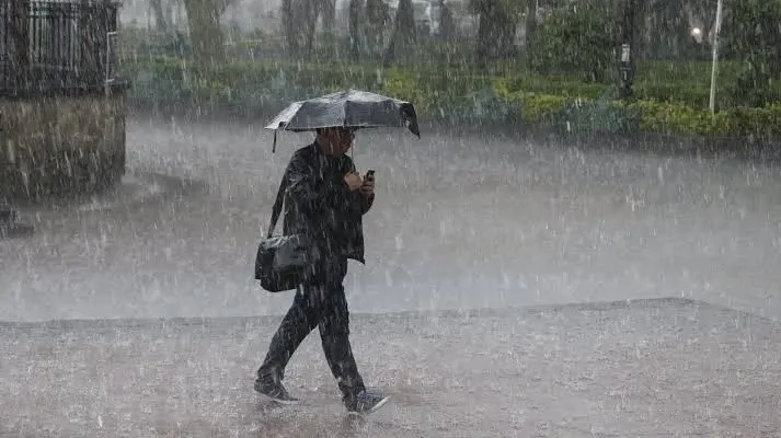 Vaguada y onda tropical provocarán fuertes aguaceros este miércoles en gran parte del país