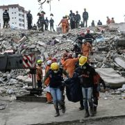 Suben a 5,546 los fallecidos por los terremotos que sacudieron el norte de Venezuela
