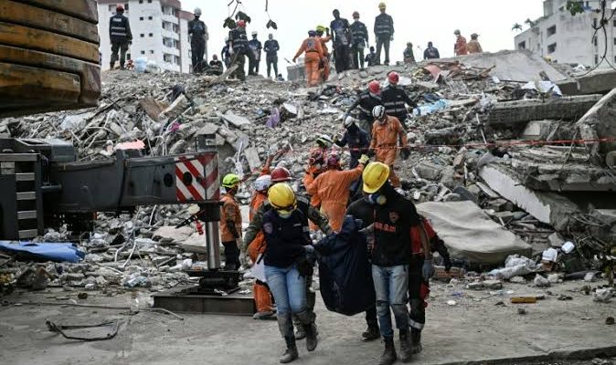 Suben a 5,546 los fallecidos por los terremotos que sacudieron el norte de Venezuela