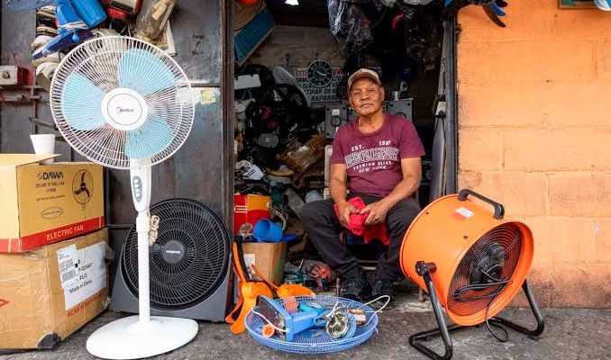 Dominicanos buscan alternativas para enfrentar las altas temperaturas que afectan al país