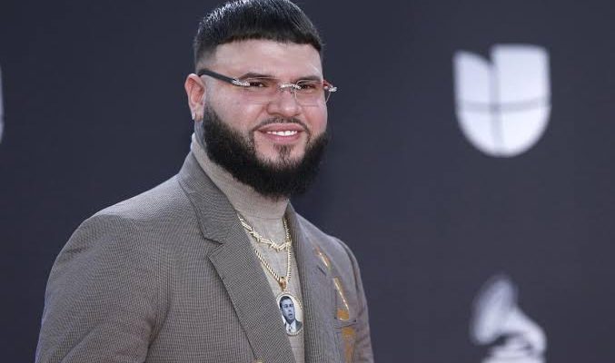 Farruko revela por qué se alejó de la iglesia: "Quieren acaparar y sacar provecho"