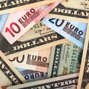 Dólar mantiene cotización por encima de los RD$60 en venta según tasa oficial de cambio