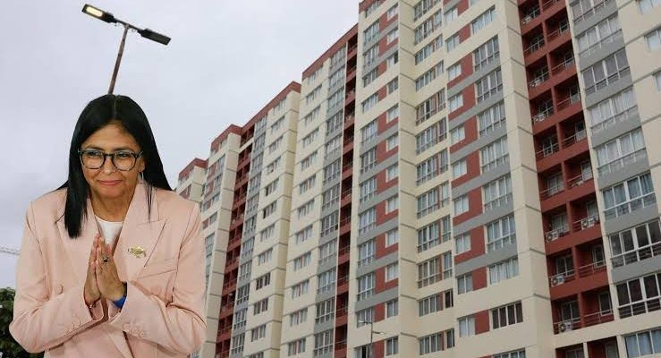 Venezuela entrega las primeras viviendas a familias afectadas por los terremotos del 24 de junio