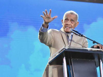 Ezequiel Molina asegura que la Biblia permanece en el escudo de la nueva cédula