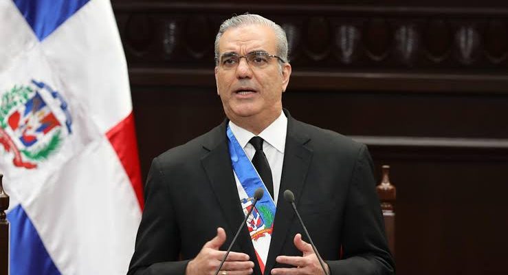 Abinader: “Compartimos frontera con uno de los países más inestables del mundo”