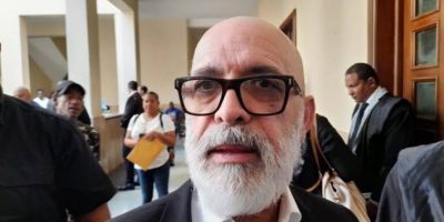 Aplazan juicio contra Ángel Martínez para explorar una posible conciliación con Roberto Fulcar