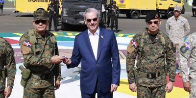 Abinader entrega nuevas unidades a las Fuerzas Armadas y resalta la seguridad fronteriza del país