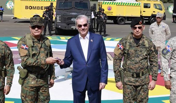 Abinader entrega nuevas unidades a las Fuerzas Armadas y resalta la seguridad fronteriza del país
