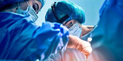 Cirugía plástica va más allá de la estética y mejora la salud y la calidad de vida, afirma especialista