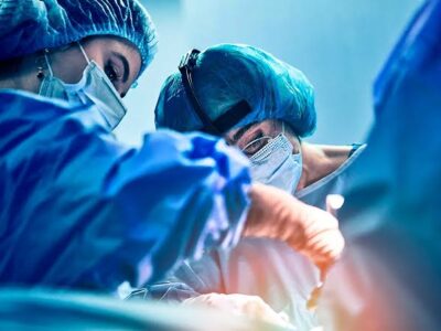 Cirugía plástica va más allá de la estética y mejora la salud y la calidad de vida, afirma especialista