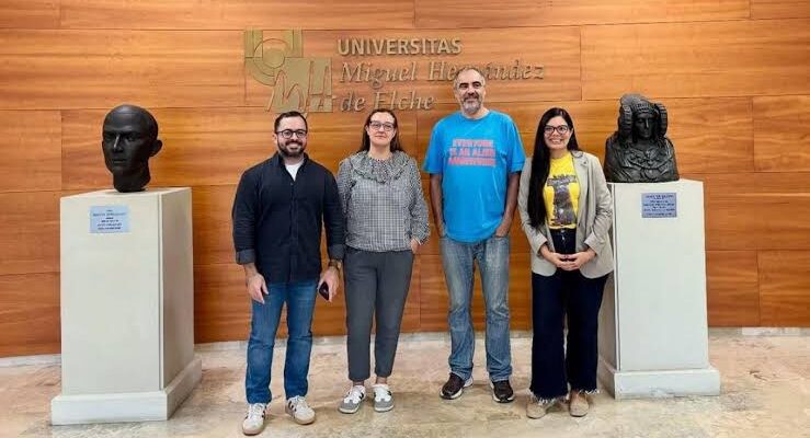 José Rafael Mata presenta investigación sobre el impacto de influencers, poder y algoritmos en el periodismo dominicano