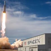 Cohete descontrolado de SpaceX impactará la Luna en agosto y podría dejar un cráter de 17 metros