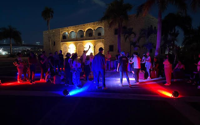 Cristianos de distintas denominaciones oran por la República Dominicana en la Plaza de España