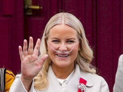 Mette-Marit reaparece tras su trasplante y celebra histórica victoria de Noruega