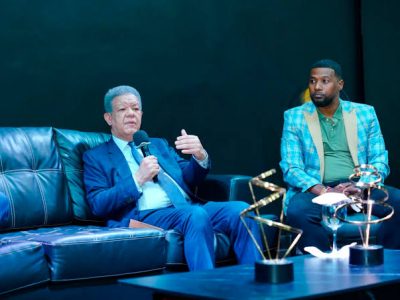 Leonel Fernández propone fortalecer la lectura y el pensamiento crítico ante el avance de la inteligencia artificial