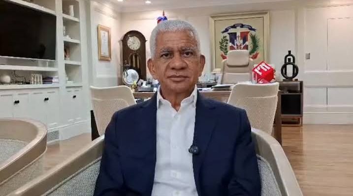 Ricardo de los Santos aclara que el nuevo Código Penal no prohíbe las peleas de gallos