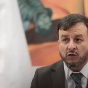 Exministro de Hidrocarburos de Bolivia es detenido por investigación sobre venta de combustible en mal estado