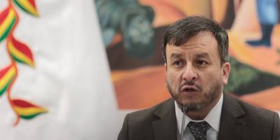 Exministro de Hidrocarburos de Bolivia es detenido por investigación sobre venta de combustible en mal estado
