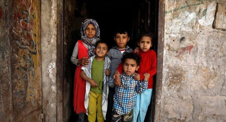 Unicef alerta que 23.4 millones de niños podrían caer en la pobreza en 2026