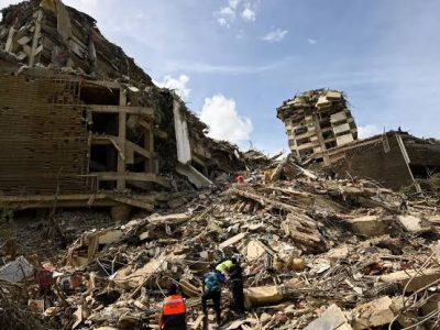 A un mes del terremoto en Venezuela, nuevas imágenes muestran la devastación que aún afecta a miles de familias que siguen esperando la reconstrucción.