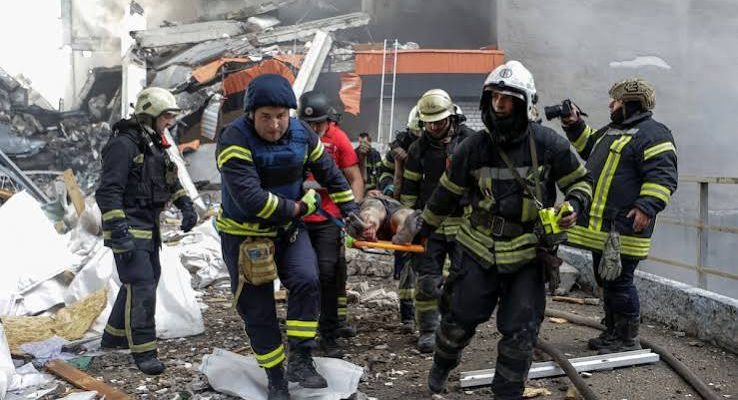 Ataque ruso con misiles deja al menos tres muertos y una veintena de heridos en Járkov