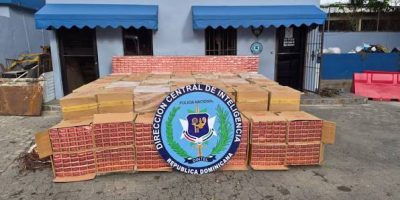 Policía incauta más de 1.5 millones de cigarrillos de contrabando ocultos en camión en Baní